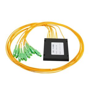 1x8 fiber optic splitter for splitting optical signal